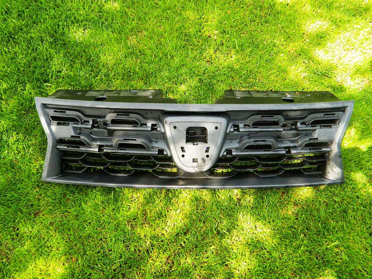 Grila Dacia Duster 2012 - 2014 COD - 623100838R