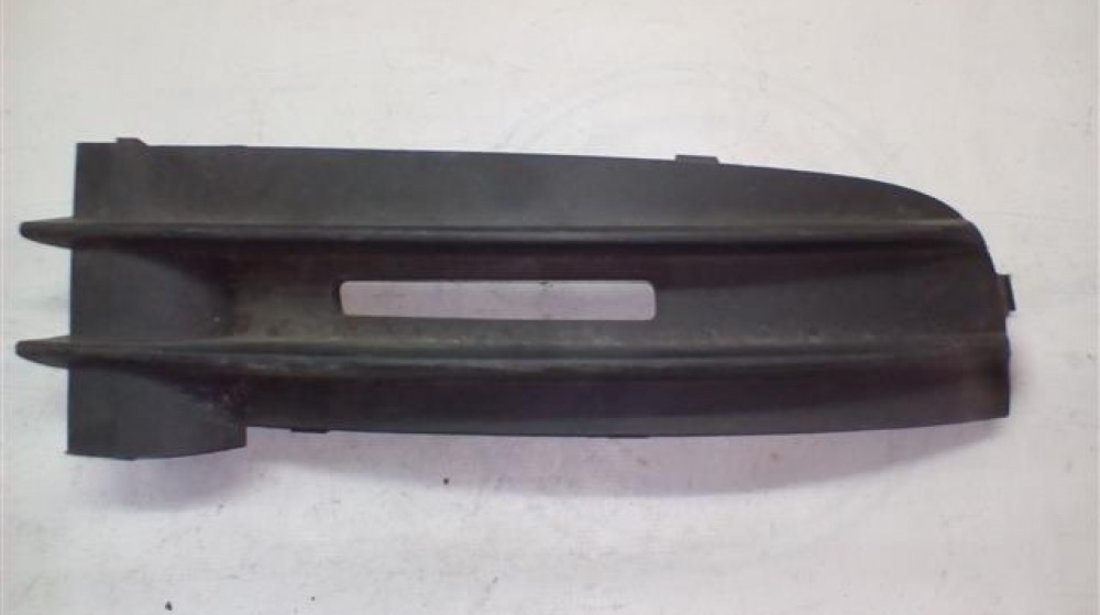 Grila dreapta bara fata Volkswagen Caddy An 2003-2010 cod 2K0853684