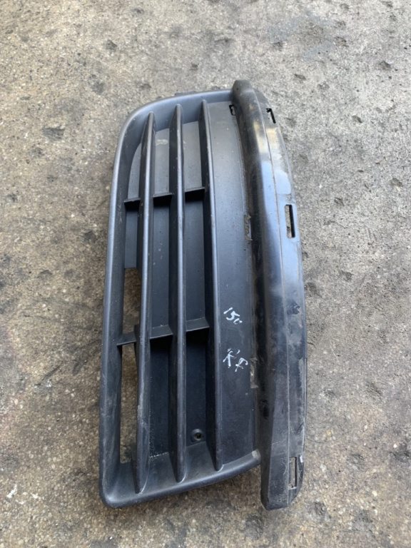 Grila dreapta bara fata Volkswagen Jetta 5 [2005 - 2011] Sedan 4-usi 2.0 TDI MT (140 hp) (1K2)