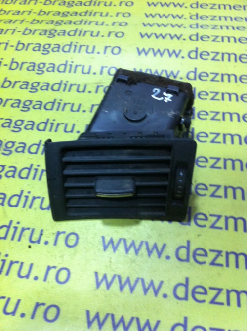 Grila dreapta ventilatie bord Audi A4 B6 [2000 - 2005] Sedan 2.0 multitronic (130 hp) (8E2 B6)