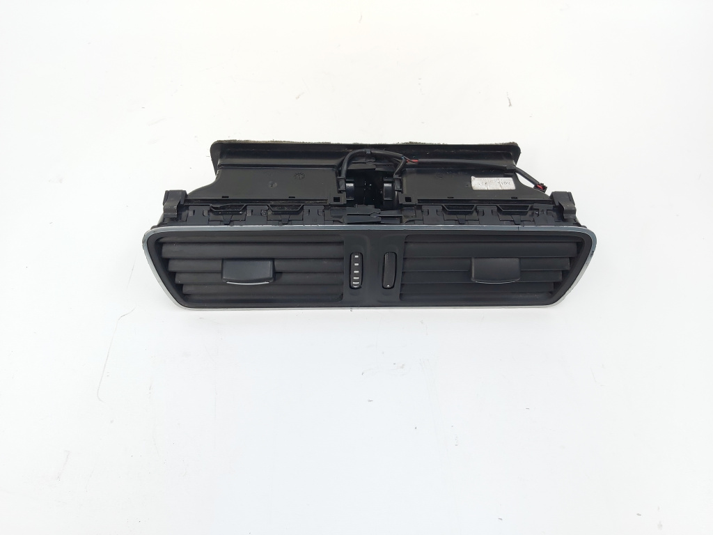 Grila ear bord centrala, VW Passat Variant (365) (id:660688)
