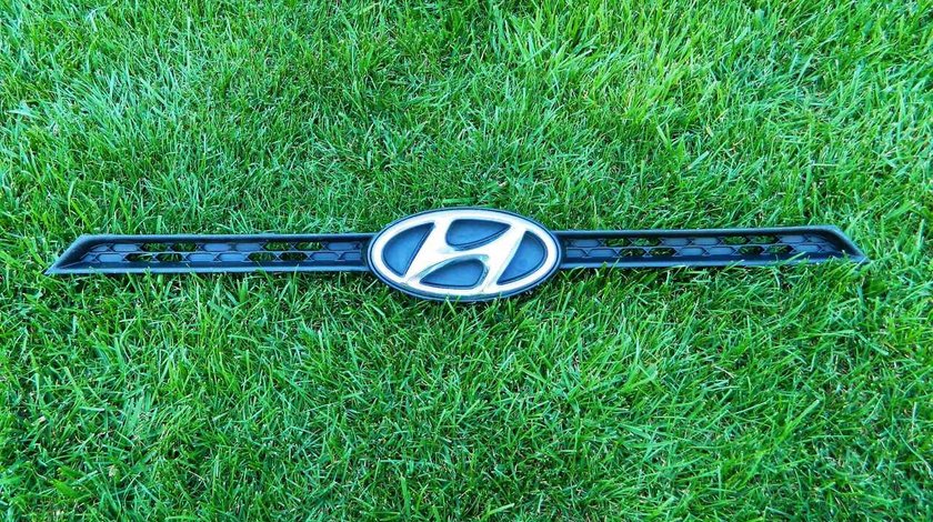 Grila emblema Hyundai i20 model 2014 cod 86351-C8000