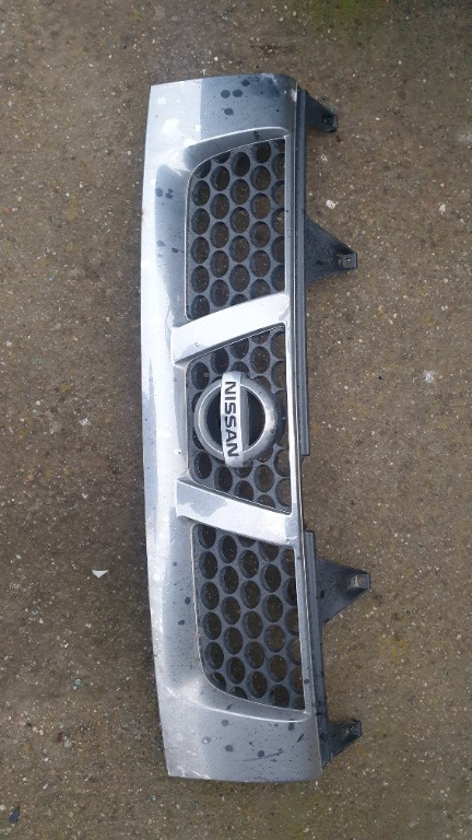 Grila faruri Nissan Navara
