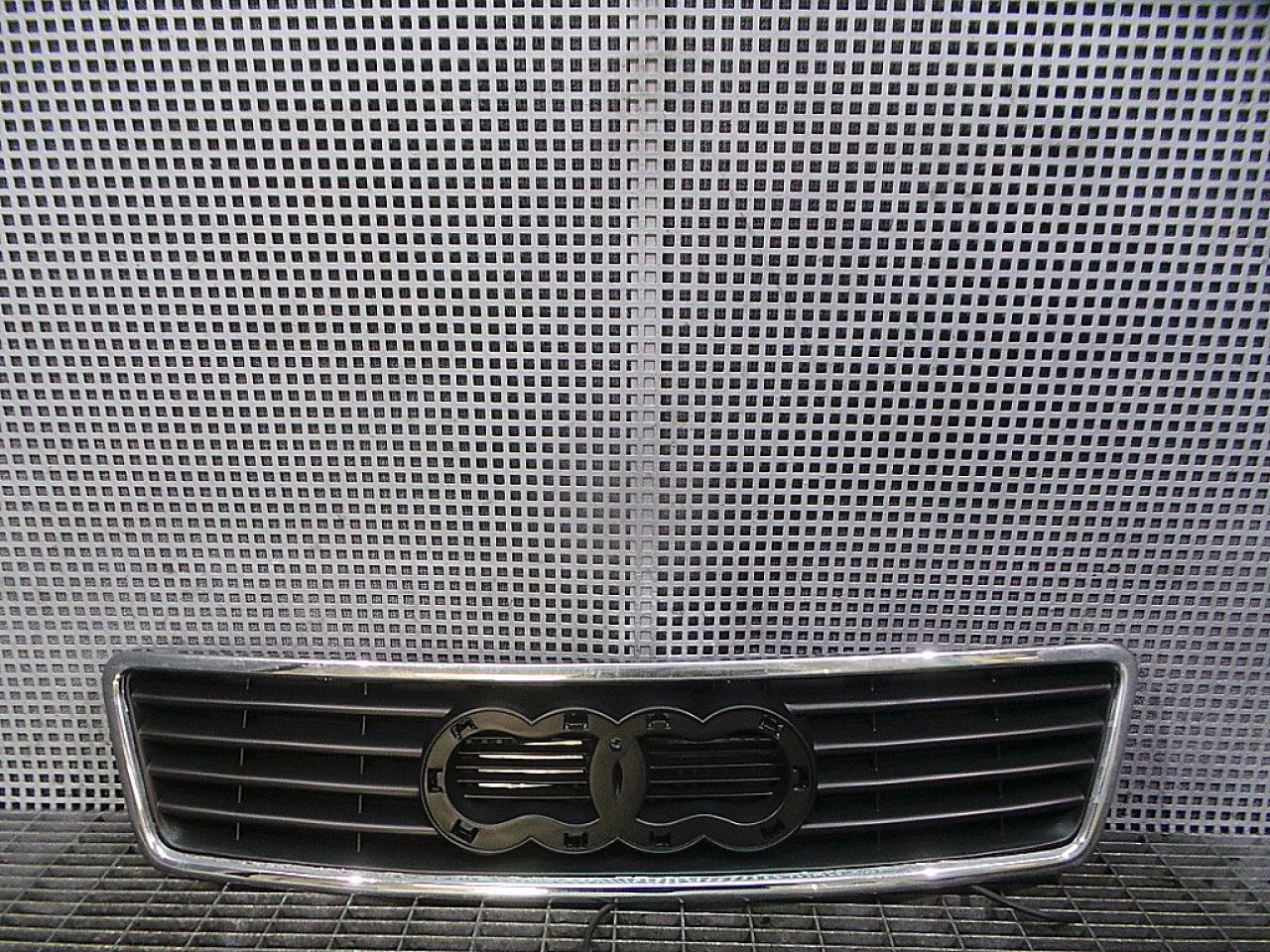 GRILA FATA AUDI A6 - - (1997 2001)