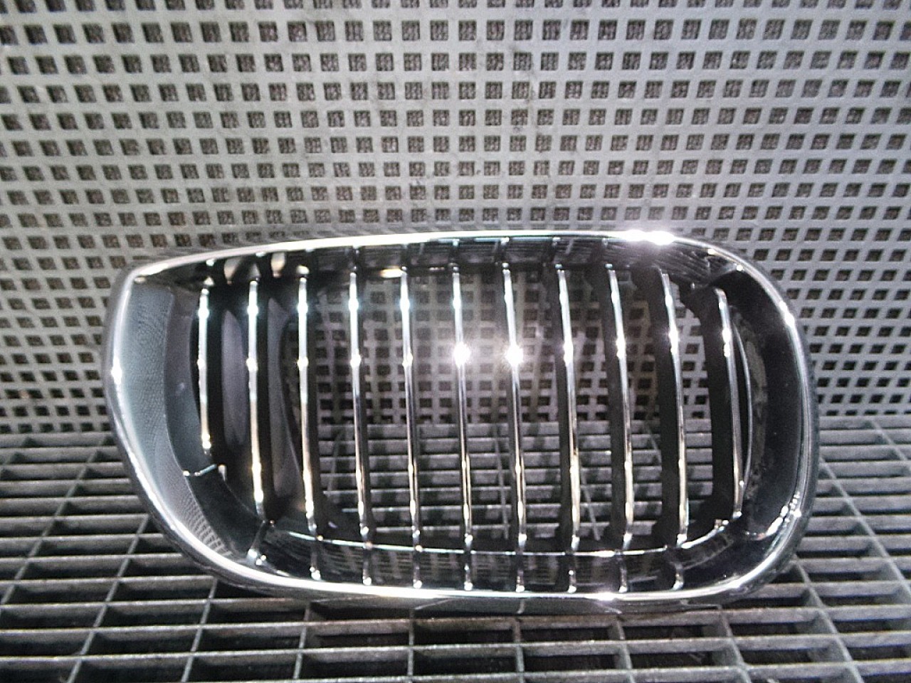 GRILA FATA BMW SERIA 3 E 46 - - (2001 2004)