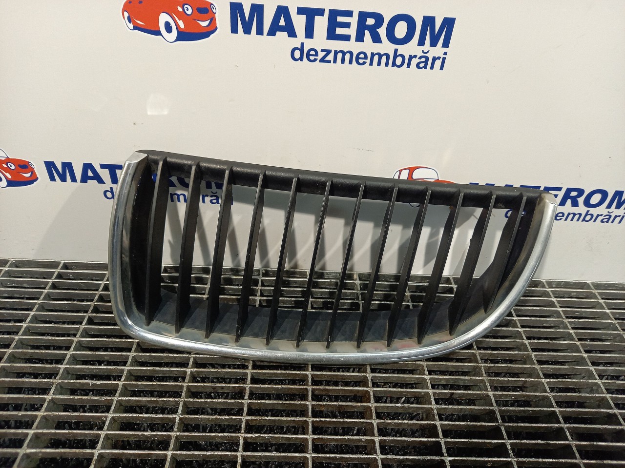 GRILA FATA BMW SERIA 3 E 90 - - (2004 2008)