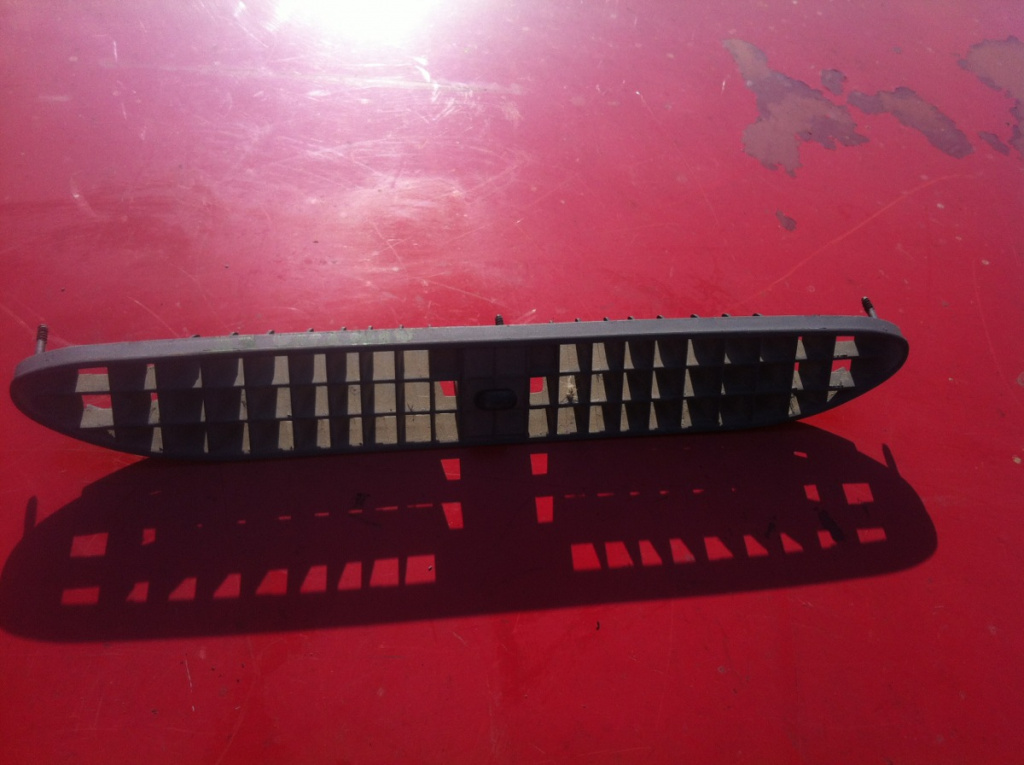 Grila fata bord Audi A4 B5 [facelift] [2000 - 2001] Sedan 1.9 TDI MT (90 hp) (8D2 B5)