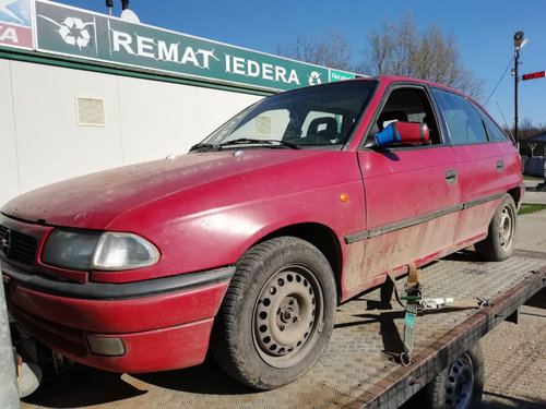 GRILA FATA CU SIGLA OPEL ASTRA F HATCHBACK 1.7 DIESEL X17DT FAB. 1998 ZXYW2018ION