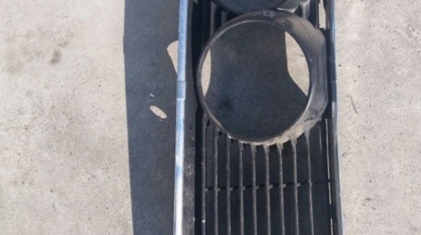 GRILA FATA DREAPTA BMW SERIA 3 E30