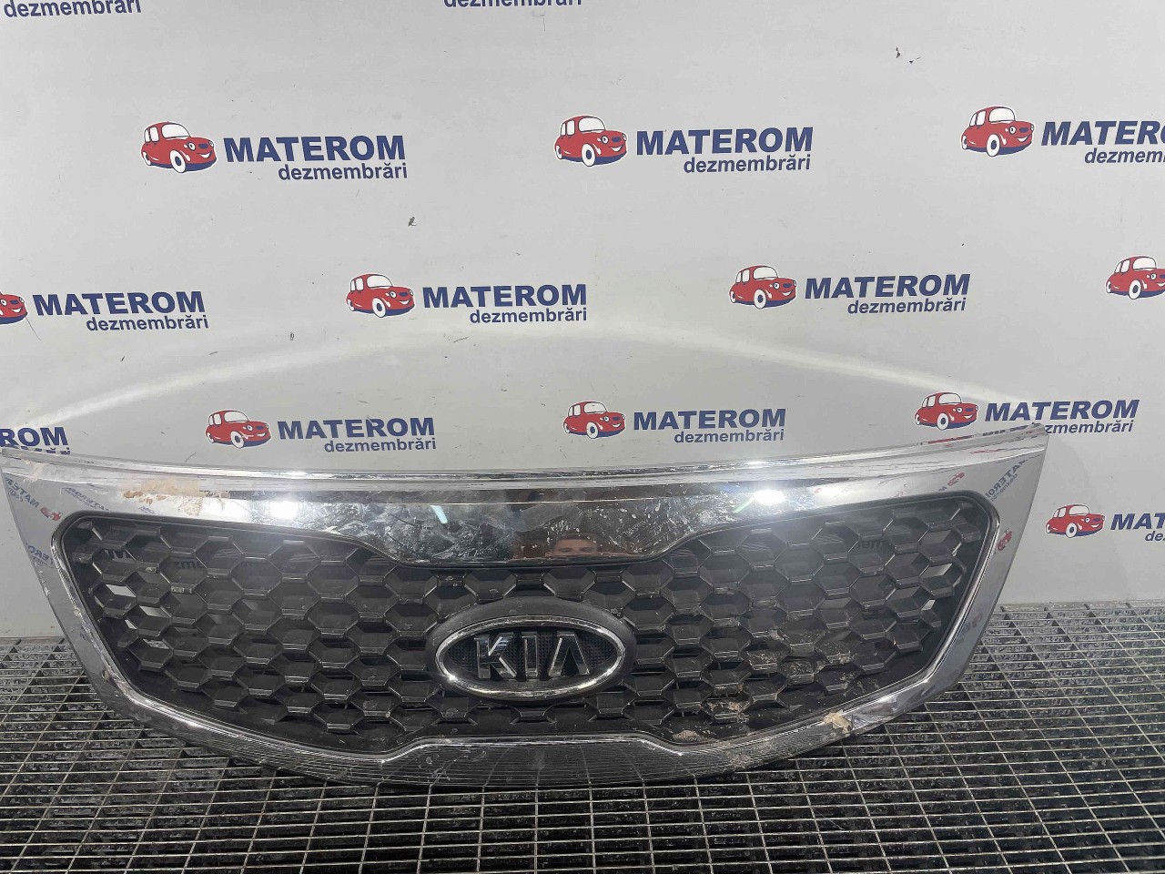GRILA FATA KIA SORENTO - - (2009 2012)