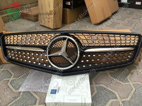 GRILA FATA MERCEDES C-CLASS W204-2008-2013 A250 DIAMOND STAR LOOK