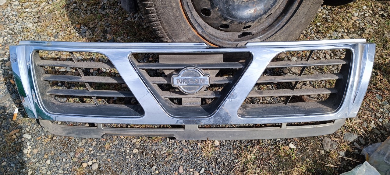 Grila fata Nissan patrol Y61