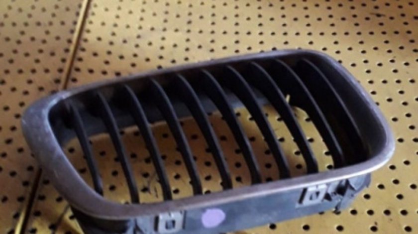 Grila Fata Radiator BMW Seria 3 (E46; 19972006) oricare 8159624 DREAPTA NARI