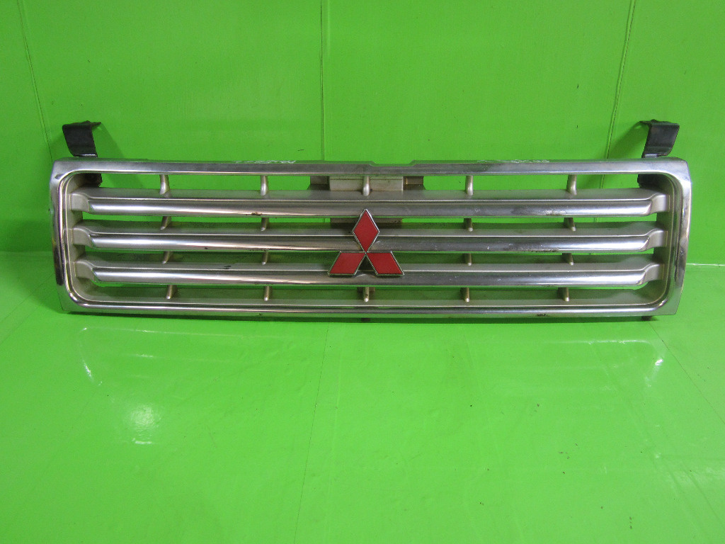 GRILA FATA RADIATOR CU SIGLA MITSUBISHI PAJERO 2 4x4 FAB. 1991 - 1999 ⭐⭐⭐⭐⭐