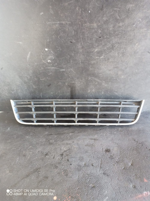 Grila fata , VW Passat B6, 2005-2010 COD - 3C0853677