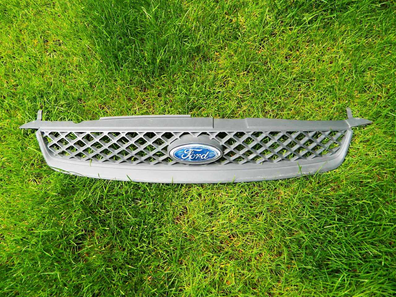 Grila Ford Fiesta model dupa 2006 cod 6s61-8200