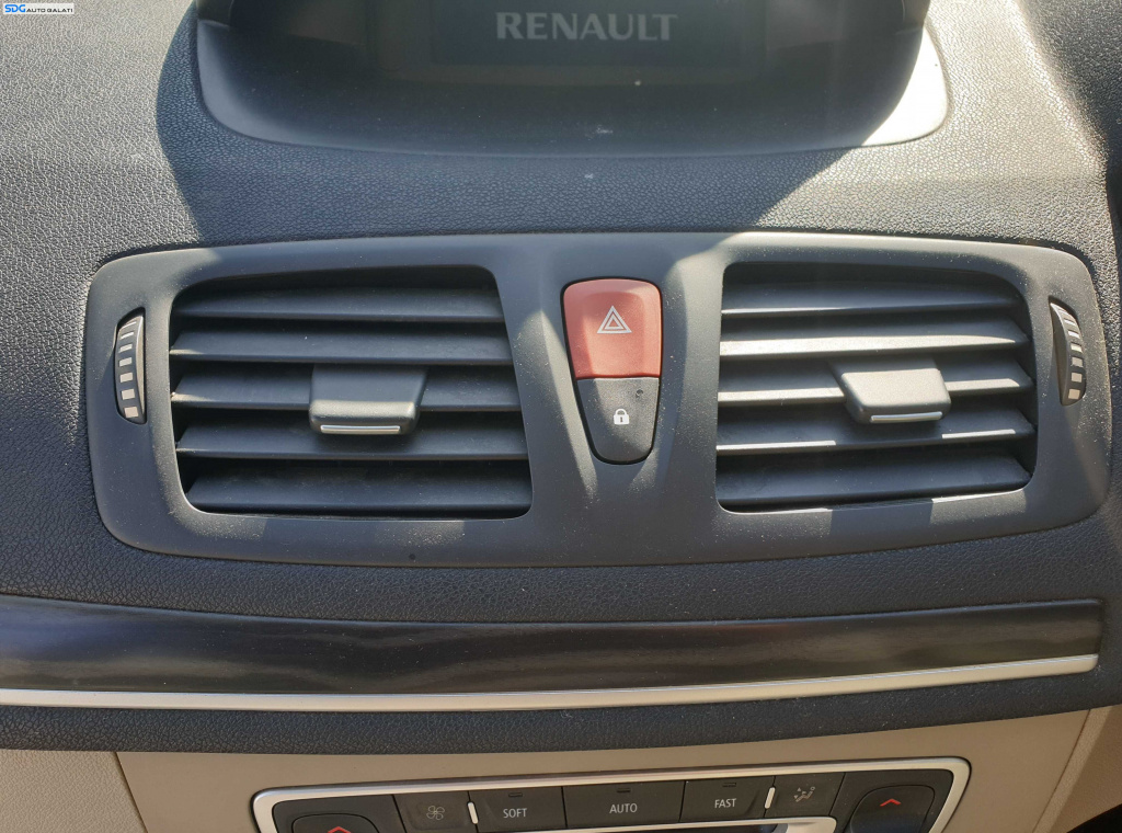 Grila Gura Ventilatie Aerisire Bord Centrala Renault Megane 3 2008 - 2016 [K4168]