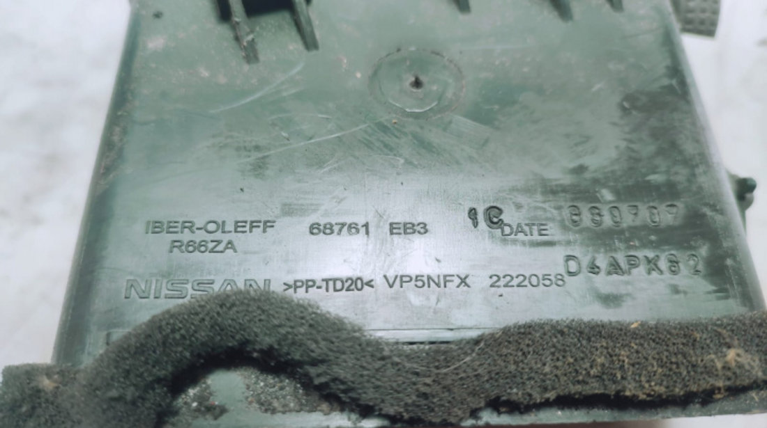 Grila gura ventilatie bord 68761 eb3 Nissan Navara D40 [2005 - 2010]