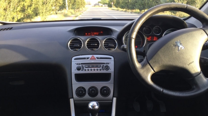 Grila / gura ventilatie bord Peugeot 308