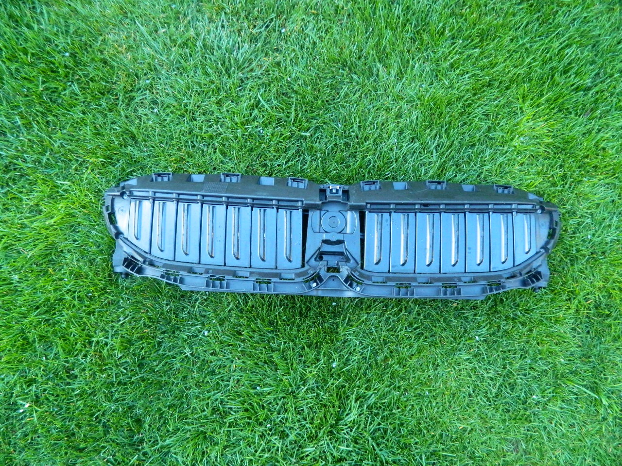 Grila hota clapete active BMW seria 3 G20 cod 187156-10