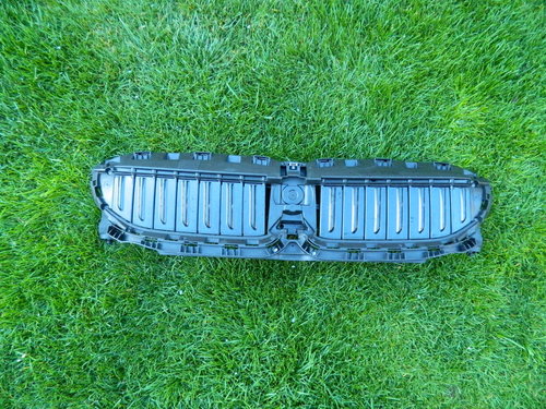 Grila hota clapete active BMW seria 3 G20 cod 187156-10