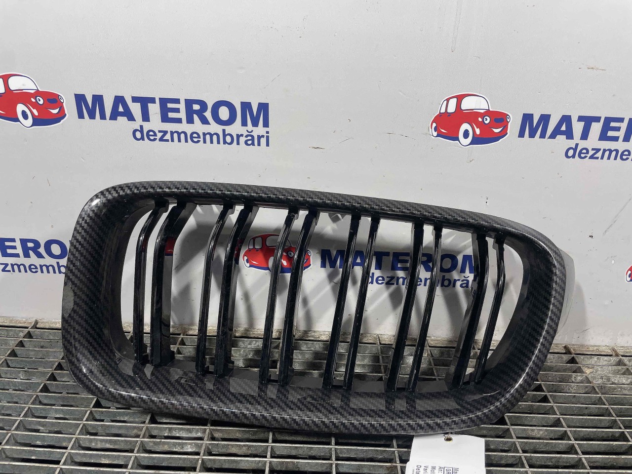 GRILA IN BARA BMW SERIA 3 F 30 - - (2011 2018)