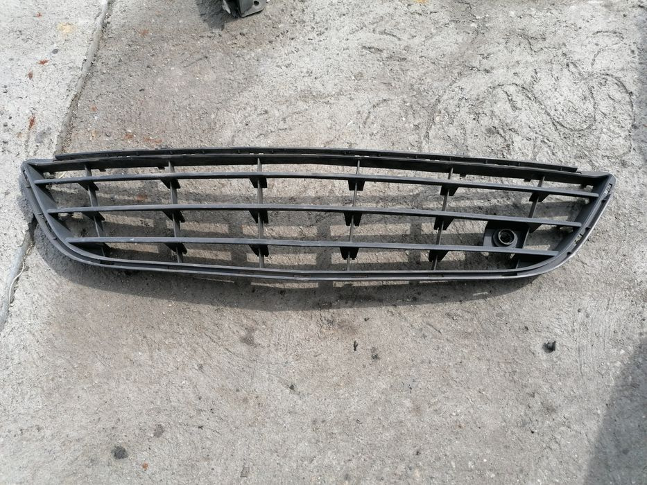 Grila inferioară bara fata Opel Corsa D non-facelift dezmembrez