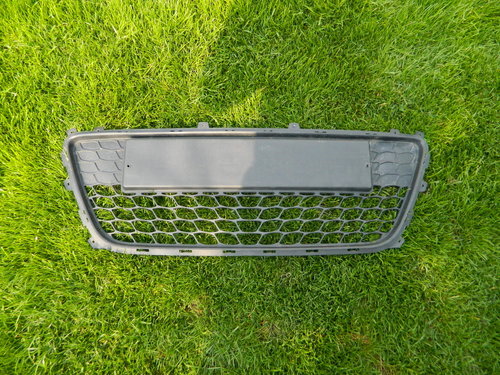 Grila inferioara bara fata Hyundai i30 cod 86561-2R000