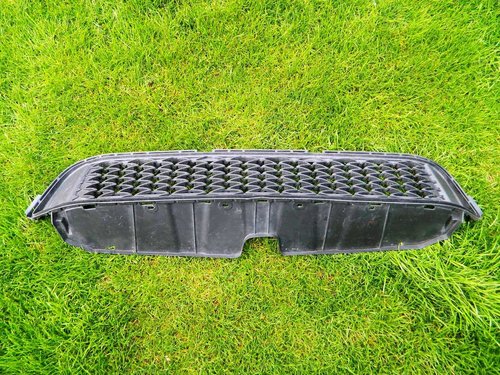 Grila inferioara bara fata Lexus cod 53112-76050
