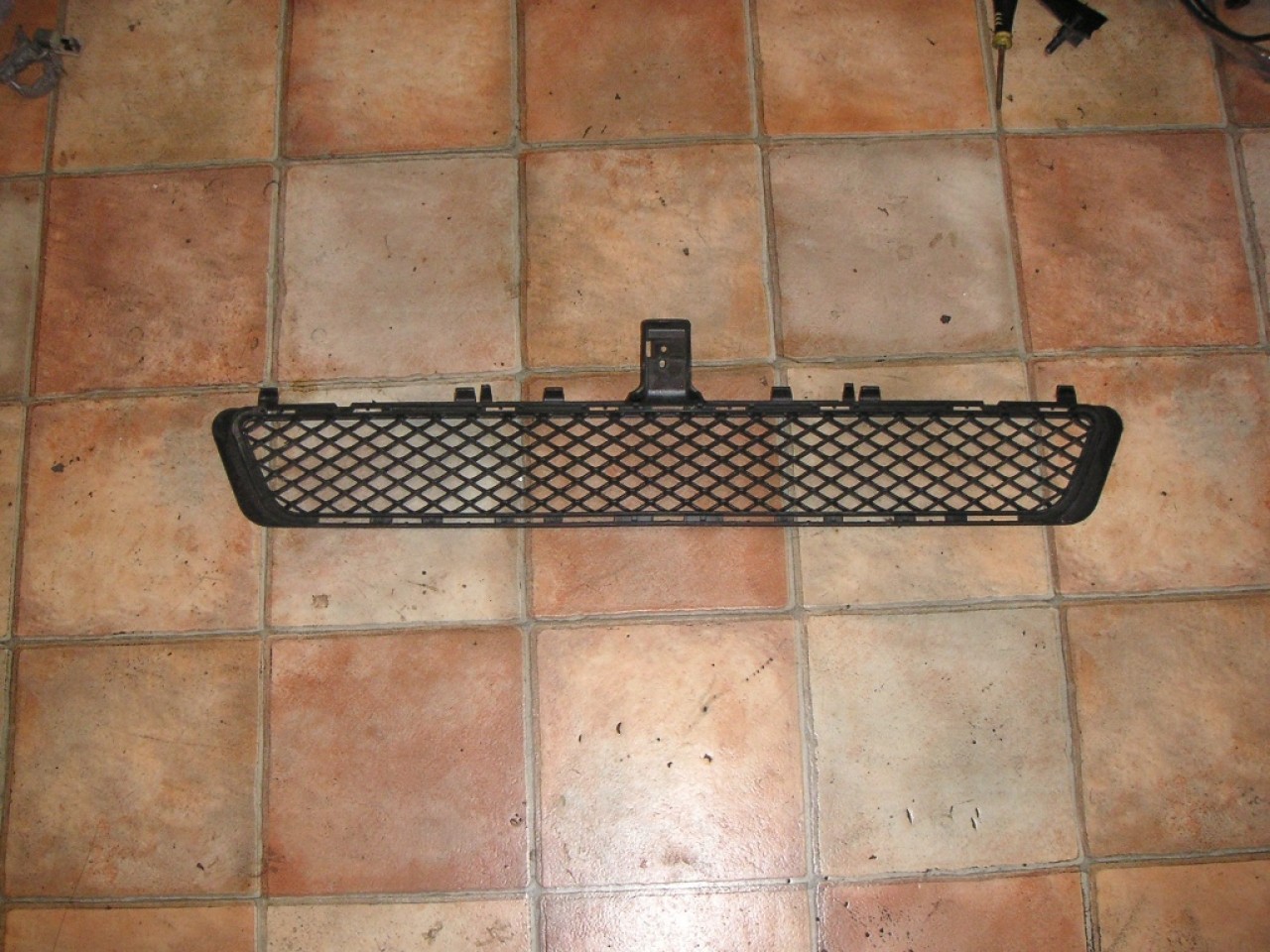 Grila inferioara bara fata Mercedes E-Class W212 cod QZ51016-4, QZ51015-4