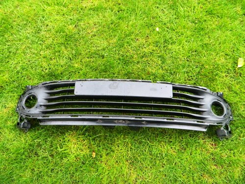 Grila inferioara bara fata  Renault Clio 4 model 2012-2015 cod 622542958R