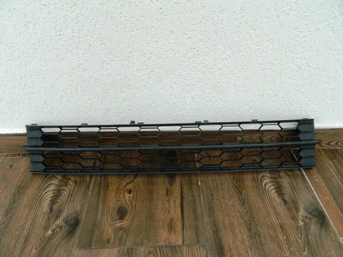 Grila inferioara bara fata Skoda Rapid cod 5JA853677