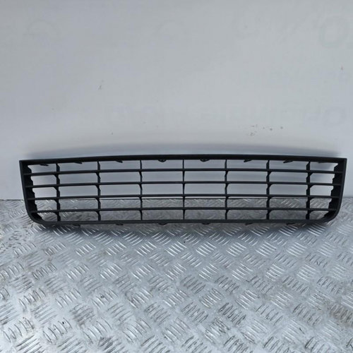Grila inferioara bara fata Volkswagen Golf 5 2004-2009