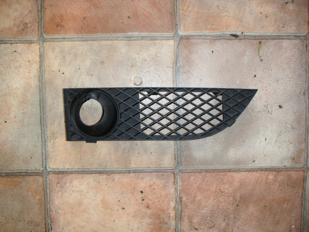 Grila inferioara stanga BMW E65, E66