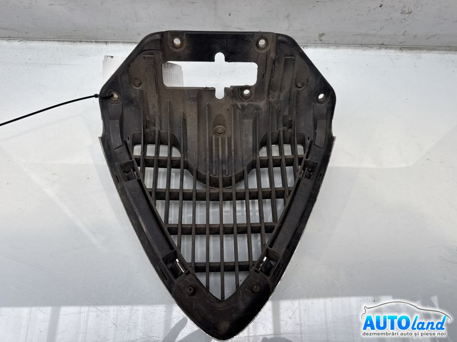 Grila Intre Faruri Alfa Romeo 147 937 2001