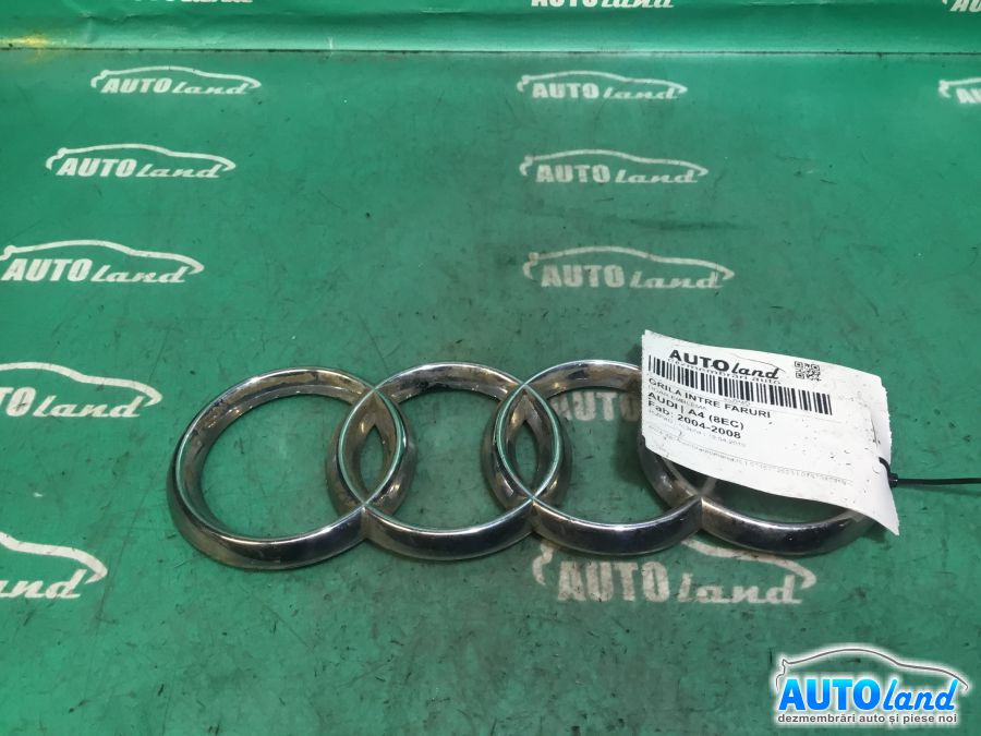 Grila Intre Faruri Doar Emblema-Cleme Rupte Audi A4 8EC 2004-2008