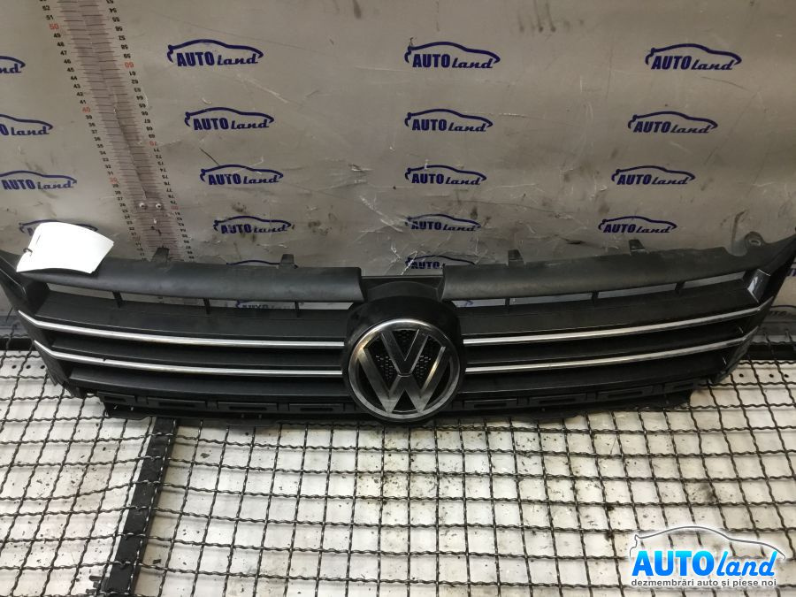 Grila Intre Faruri Facelift Volkswagen CADDY III combi 2KB,2KJ 2004