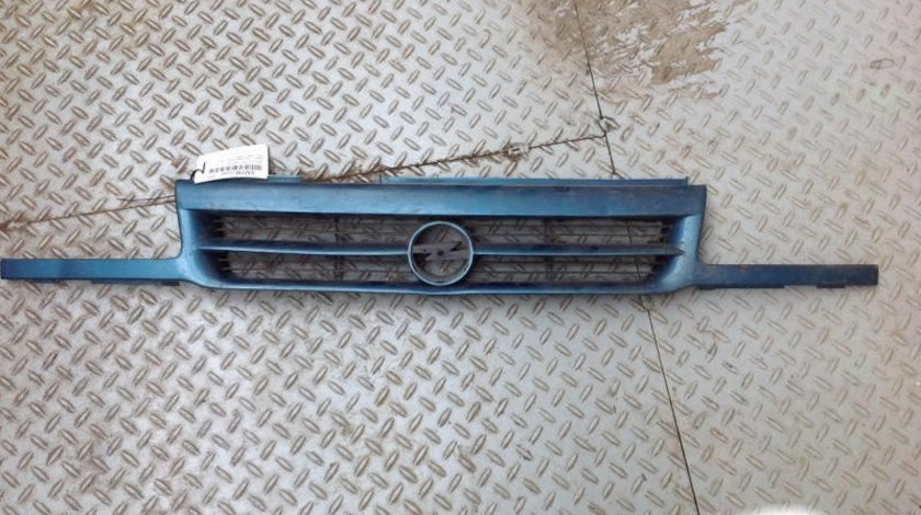 Grila Intre Faruri Fara Emblema Mici Probleme Opel ASTRA F 56 ,57 1991-1998