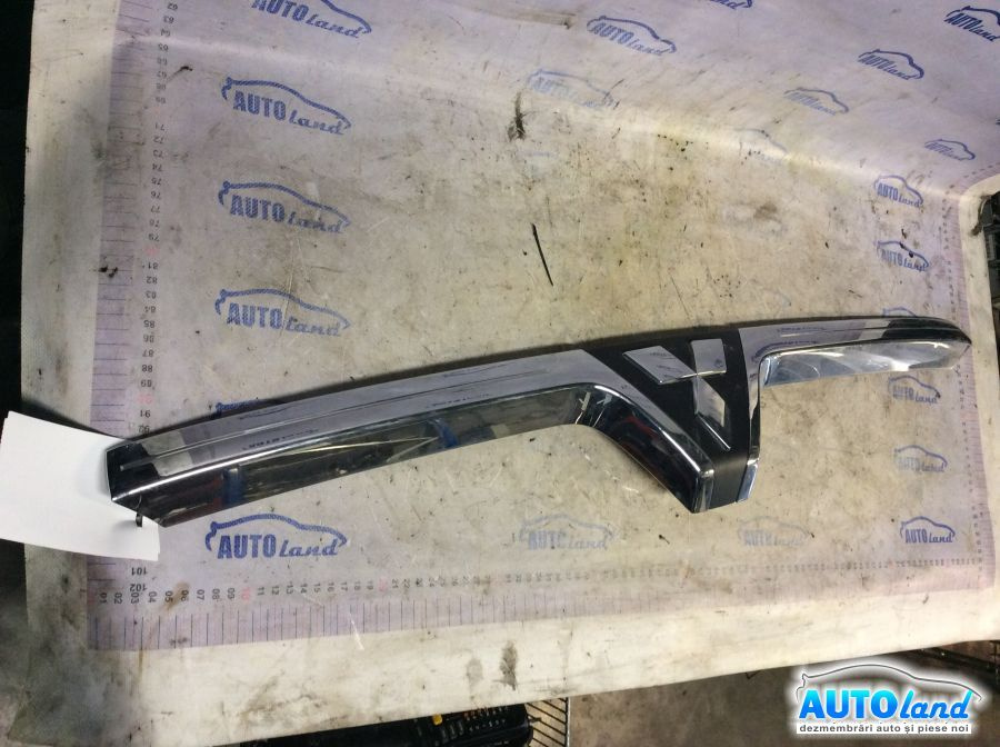 Grila Intre Faruri Mitsubishi PAJERO IV V80,V90 2007