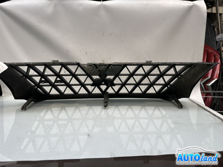 Grila Intre Faruri Mr523853 Mitsubishi L 200 2006