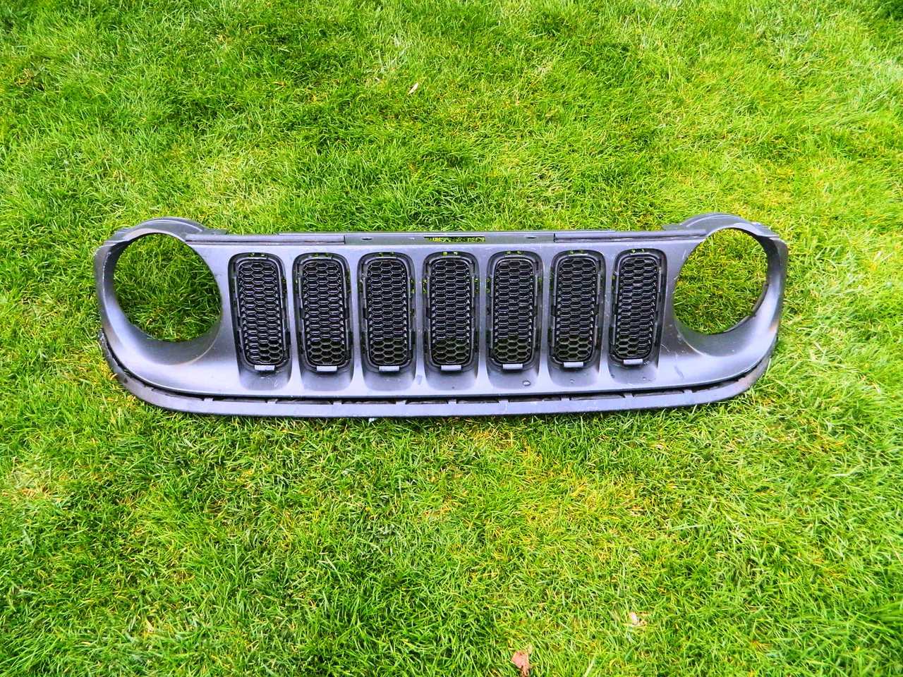 Grila Jeep Renegade model 2015-2017 cod 735587825
