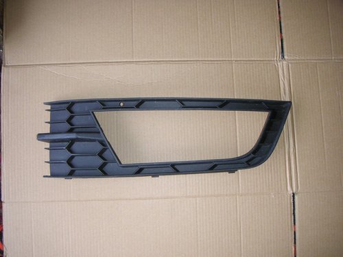 Grila masca proiector stanga Skoda Octavia 3 cod 5E0807681