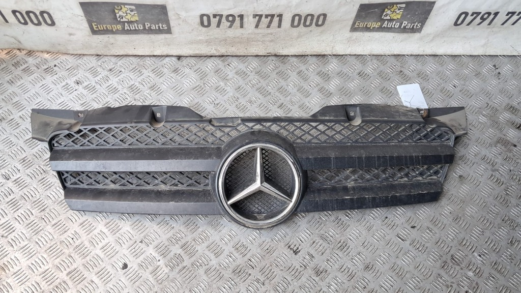 Grila Mercedes Sprinter W906 2.2 CDI Euro 5 an 2011 cod A9068800385