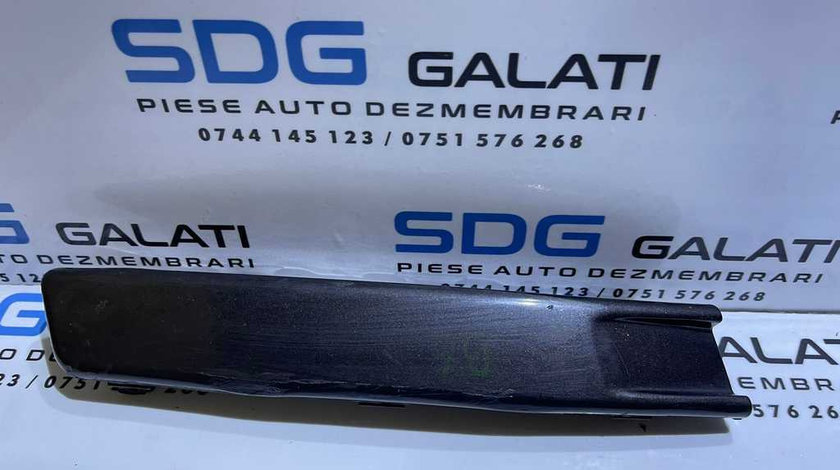 Grila Ornament Bandou Dreapta Semnalizare Spoiler Bara Fata VW Passat B6 2005 - 2010 Cod 3C0807646A