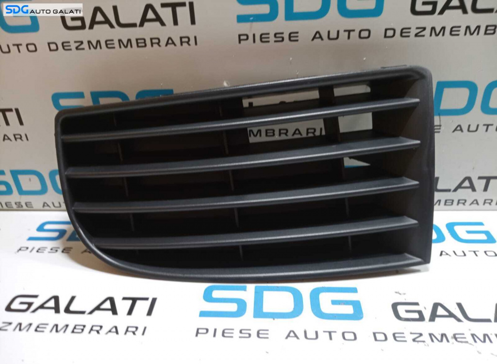Grila Ornament Plastic Stanga de pe Bara Spoiler Fata Noua Volklswagen Volkswagen Golf 5 2004 - 2008 Cod 6502-07-9524997P [M7318]