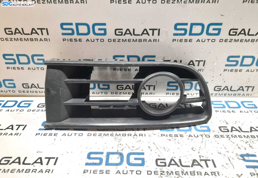 Grila Ornament Proiector Ceata Dreapta de pe Bara Spoiler Fata Volkswagen Polo 9N 2002 - 2008 Cod 6Q0853666C [N0332]