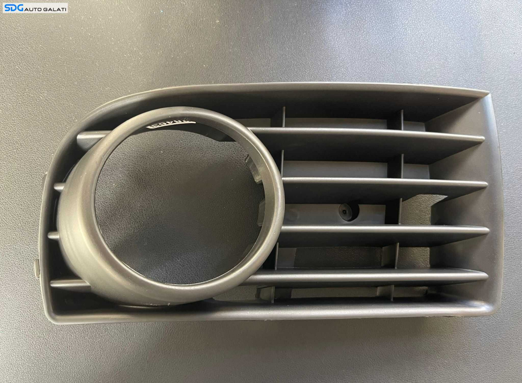 Grila Ornament Proiector Ceata Dreapta de pe Bara Spoiler Fata Volkswagen Golf 5 Hatchback 2004 - 2008 [B3546] (locație Hală Tablă, Piese Noi)