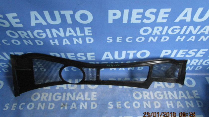 Grila parbriz Audi A4 ; 8D1819447 (fisurata)