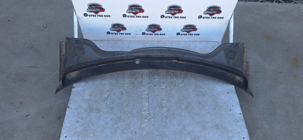 Grila parbriz Audi Q3 (2011-2017) [8U] 2.0 Motorina 2015, 8U1819403