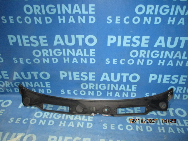 Grila parbriz BMW E81 2007; 7058220 (fisurata)